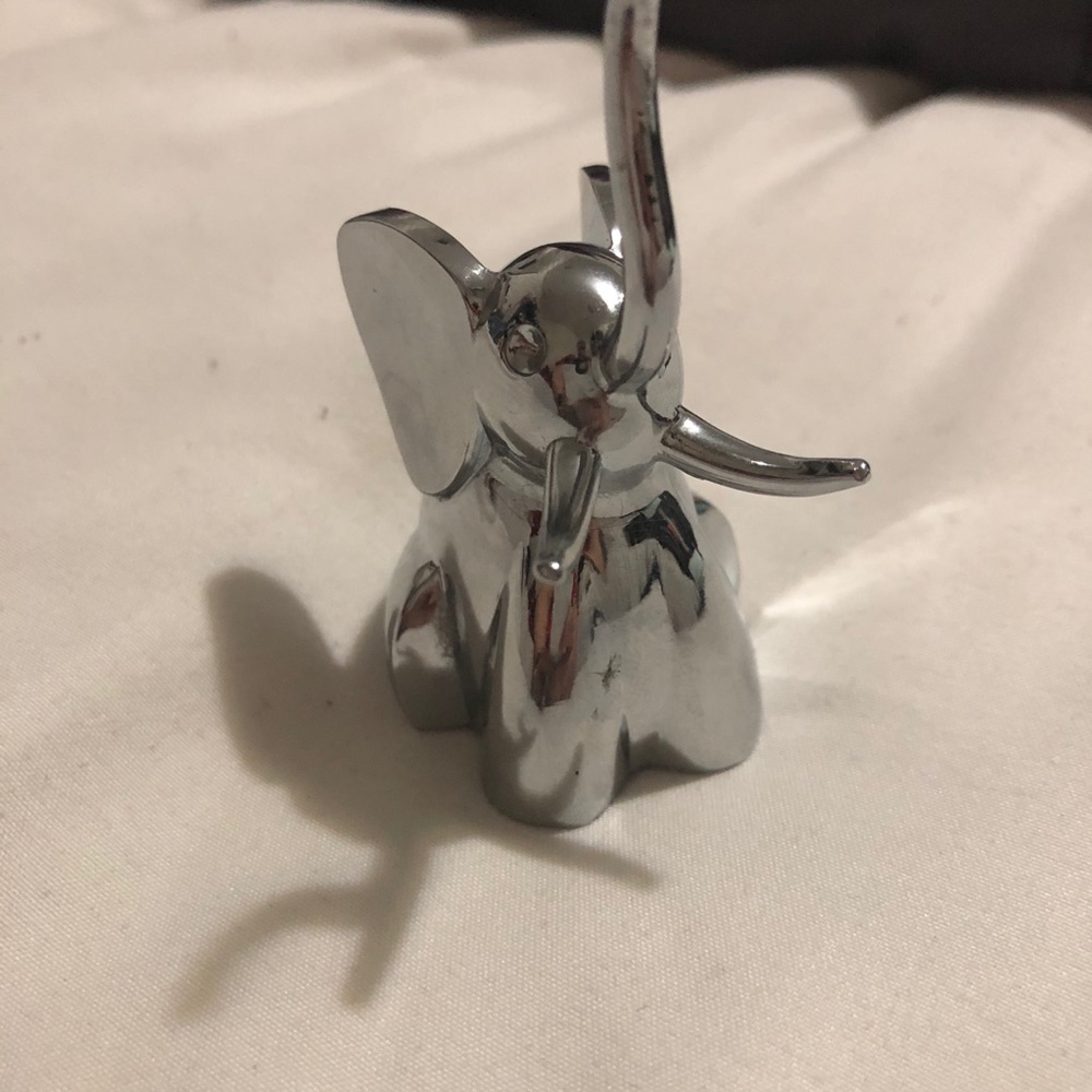 Bauble bar elephant ring stand